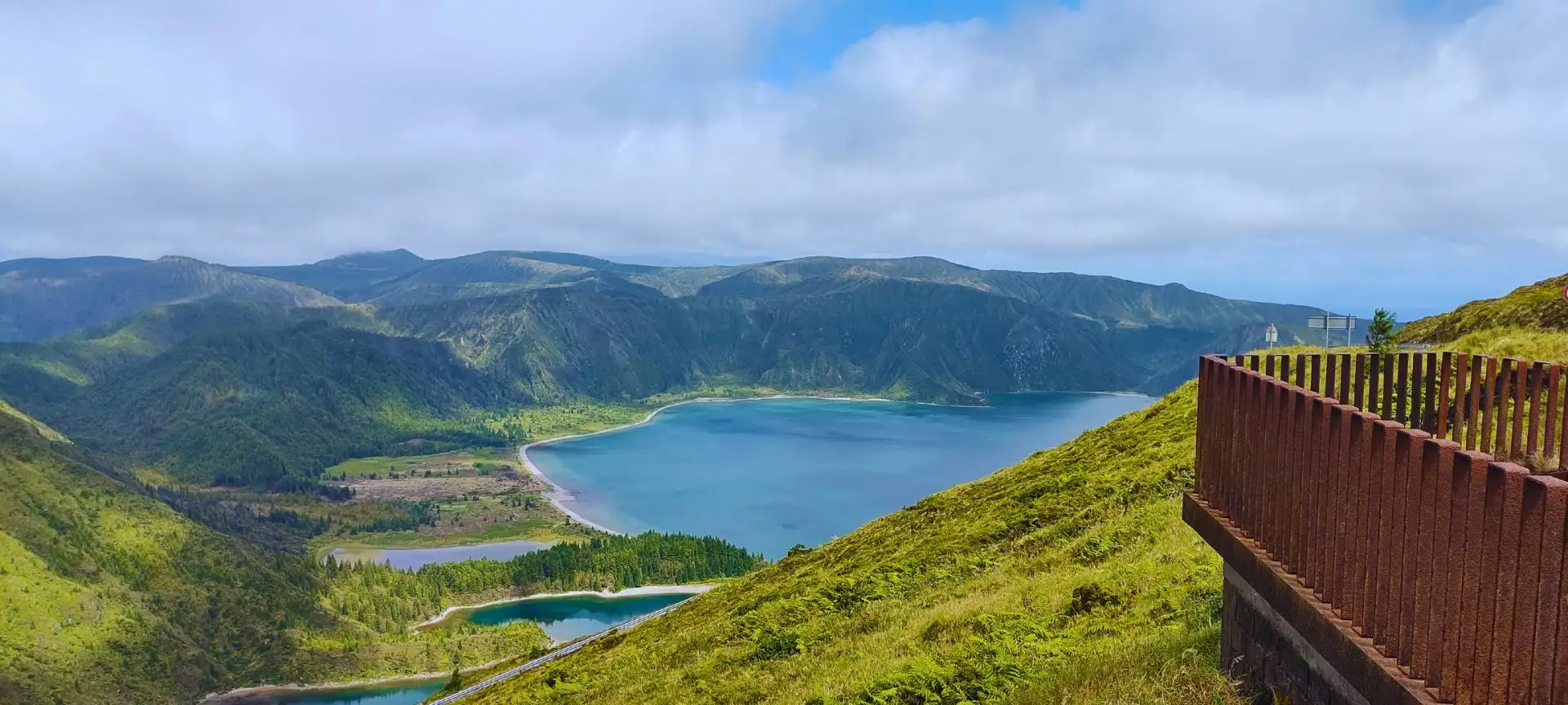 A viewpoint, a big lagoon inside a cladera and partially covered skies.