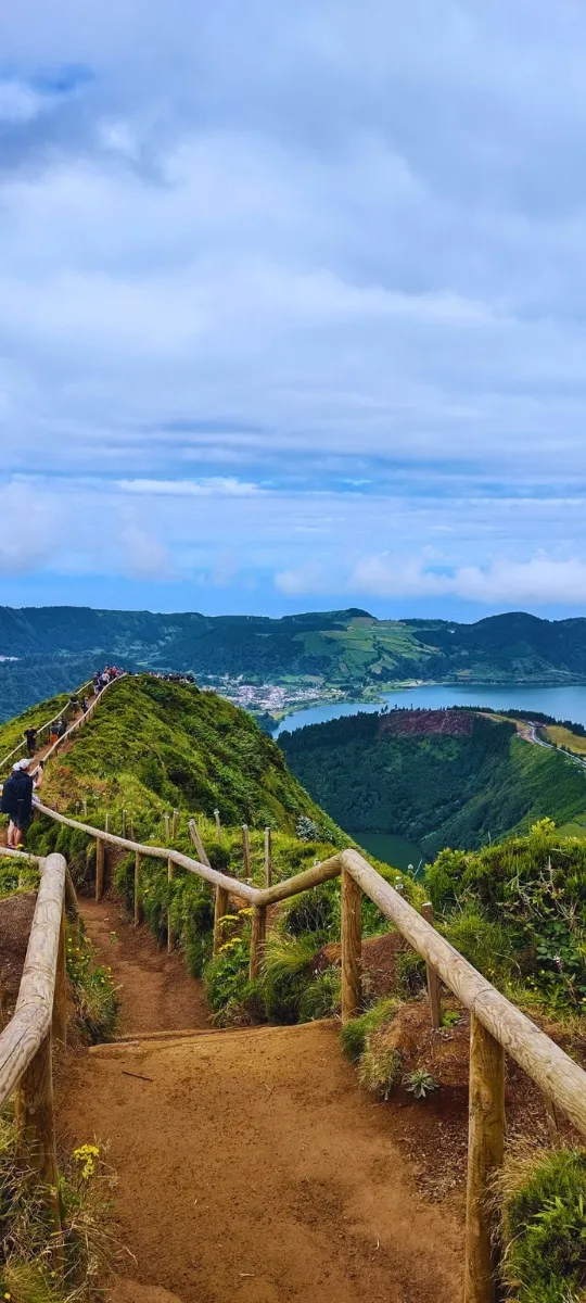 A path to a viewpoint on top of Sete Cidades volcano.